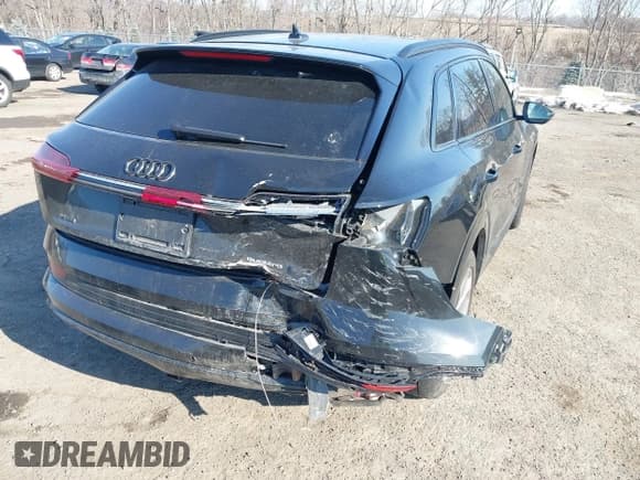 ✅ 2021 Audi e-tron Premium Plus • VIN: WA1LAAGE5MB012022 • Лот: 41458134. Опубликован ранее на IAAI с пробегом 42 137 миль. Бесплатный доступ к архиву аукционных продаж из США и подробный отчёт об истории автомобиля на DreamBid. Изображение 6.