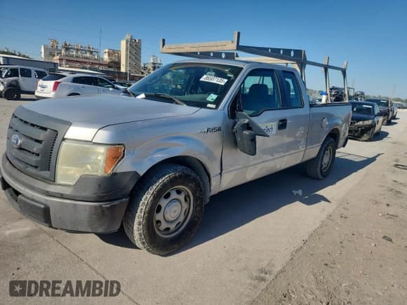 ✅ 2010 Ford F-150 XL • VIN: 1FTEX1CWXAFC37116 • Lot: 86507135. Wystawiony na Copart z przebiegiem 173 162 mil. Bezpłatny archiwum sprzedaży aukcyjnych z USA i szczegółowy raport historii pojazdu na DreamBid. Zdjęcie 1.