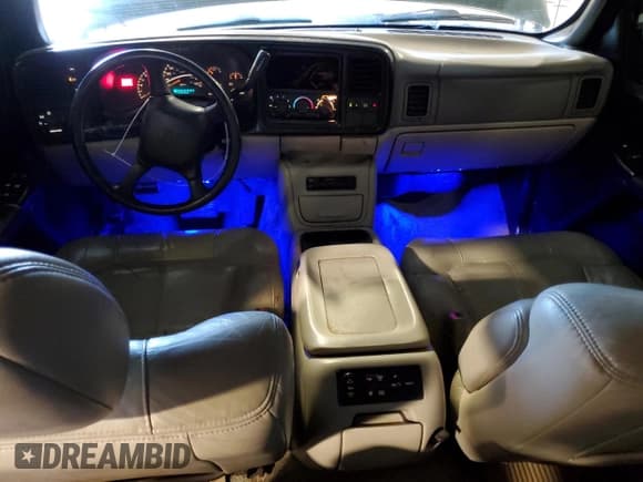 ✅ 2001 Chevrolet Suburban LT • VIN: 3GNFK16T21G155598 • Лот: 50503275. Опубликован ранее на Copart с пробегом 206 888 миль. Бесплатный доступ к архиву аукционных продаж из США и подробный отчёт об истории автомобиля на DreamBid. Изображение 8.