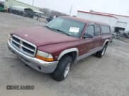 ✅ 2000 Dodge Dakota Sport • VIN: 1B7GG22N4YS709948 • Lot: 41714352. Wystawiony na IAAI z przebiegiem Nie podano. Bezpłatny archiwum sprzedaży aukcyjnych z USA i szczegółowy raport historii pojazdu na DreamBid. Zdjęcie 2.