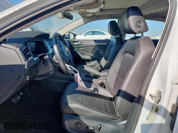 ✅ 2023 Volkswagen Jetta SE • VIN: 3VW7M7BU5PM046925 • Лот: 82033645. Опубликован ранее на Copart с пробегом 36 357 миль. Бесплатный доступ к архиву аукционных продаж из США и подробный отчёт об истории автомобиля на DreamBid. Изображение 7.