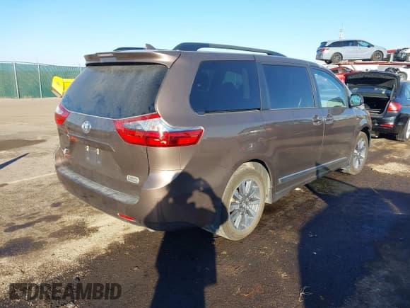 ✅ 2020 Toyota Sienna LE • VIN: 5TDJZ3DC7LS238865 • Lot: 43608509. Listed on IAAI with 120,639 mi. Free auction sales archive from the USA and detailed vehicle history report at DreamBid. Image 4.
