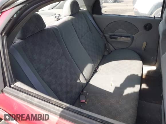 2005 Chevrolet Aveo SVM z VIN KL1TD52645B463603, wystawiony jako IAAI lot #40705281 z przebiegiem 180 793 mil mil oraz . Historia ofert i sprzedaży dostępna na DreamBid. Obrazek 8.