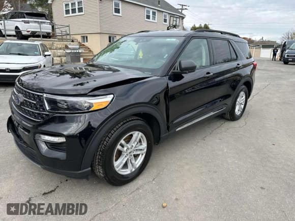 ✅ 2024 Ford Explorer XLT • VIN: 1FMSK7DH0RGA02505 • Lot: 93028505. Wystawiony na Copart z przebiegiem 45 951 mil. Bezpłatny archiwum sprzedaży aukcyjnych z USA i szczegółowy raport historii pojazdu na DreamBid. Zdjęcie 1.