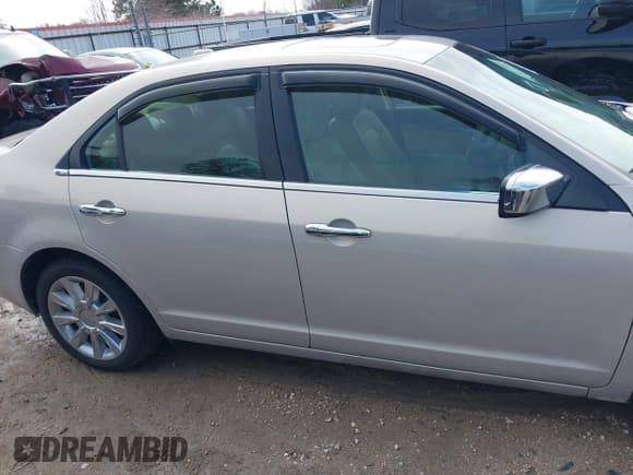 ✅ 2010 Lincoln MKZ • VIN: 3LNHL2GC5AR605750 • Lot: 41542836. Listed on IAAI with 146,347 mi. Free auction sales archive from the USA and detailed vehicle history report at DreamBid. Image 13.