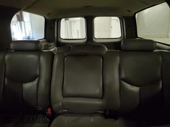 ✅ 2004 Chevrolet Suburban LT • VIN: 3GNFK16T44G281658 • Лот: 52580235. Опубликован ранее на Copart с пробегом 248 421 миль. Бесплатный доступ к архиву аукционных продаж из США и подробный отчёт об истории автомобиля на DreamBid. Изображение 10.