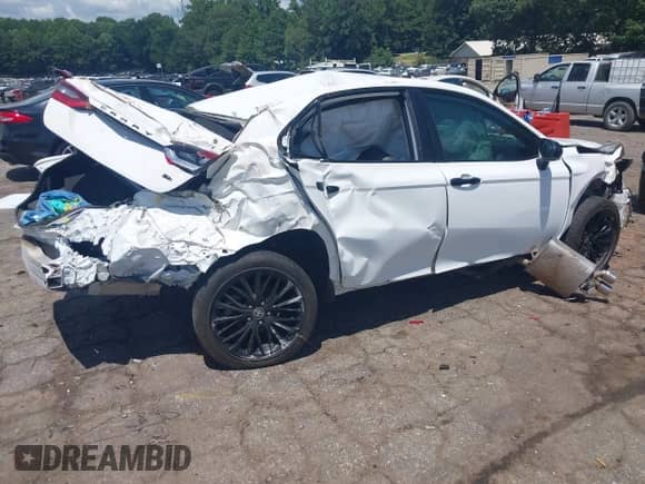 2022 Toyota Camry SE z VIN 4T1G11AK9NU062249, wystawiony jako IAAI lot #42759647 z przebiegiem 58 315 mil mil oraz . Historia ofert i sprzedaży dostępna na DreamBid. Obrazek 4.