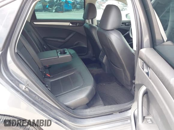 ✅ 2012 Volkswagen Passat S • VIN: 1VWAP7A39CC074390 • Lot: 42147260. Wystawiony na IAAI z przebiegiem 114 996 mil. Bezpłatny archiwum sprzedaży aukcyjnych z USA i szczegółowy raport historii pojazdu na DreamBid. Zdjęcie 8.