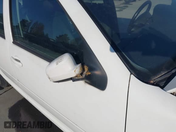 ✅ 2000 Volkswagen Jetta GL • VIN: 3VWRC29M7YM194788 • Lot: 43857550. Wystawiony na IAAI z przebiegiem 102 311 mil. Bezpłatny archiwum sprzedaży aukcyjnych z USA i szczegółowy raport historii pojazdu na DreamBid. Zdjęcie 6.