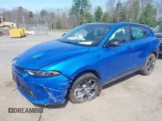 2024 Dodge Hornet R/T Plus z VIN ZACPDFDW8R3A18734, wystawiony jako IAAI lot #42147481 z przebiegiem 2 990 mil mil oraz . Historia ofert i sprzedaży dostępna na DreamBid. Obrazek 2.