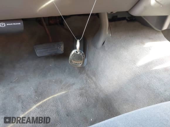 2000 Chevrolet Silverado 1500 LS z VIN 2GCEC19T5Y1218645, wystawiony jako IAAI lot #43314281 z przebiegiem 240 959 mil mil oraz . Historia ofert i sprzedaży dostępna na DreamBid. Obrazek 11.