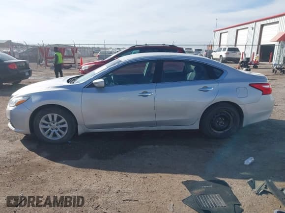 ✅ 2017 Nissan Altima SR • VIN: 1N4AL3AP1HC215489 • Lot: 43587237. Listed on IAAI with 74,718 mi. Free auction sales archive from the USA and detailed vehicle history report at DreamBid. Image 14.
