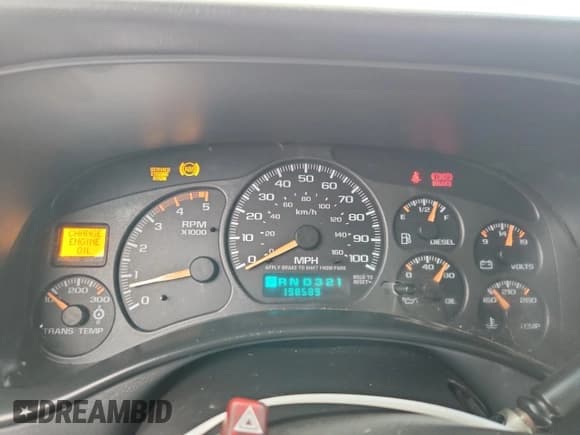 ✅ 2001 Chevrolet Silverado 2500HD • VIN: 1GCHK23121F208814 • Lot: 81619255. Wystawiony na Copart z przebiegiem 198 589 mil. Bezpłatny archiwum sprzedaży aukcyjnych z USA i szczegółowy raport historii pojazdu na DreamBid. Zdjęcie 9.