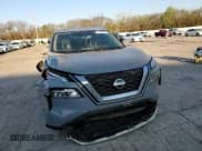 ✅ 2022 Nissan Rogue Platinum • VIN: JN8BT3DC3NW119837 • Lot: 52150575. Wystawiony na Copart z przebiegiem 46 496 mil. Bezpłatny archiwum sprzedaży aukcyjnych z USA i szczegółowy raport historii pojazdu na DreamBid. Zdjęcie 11.
