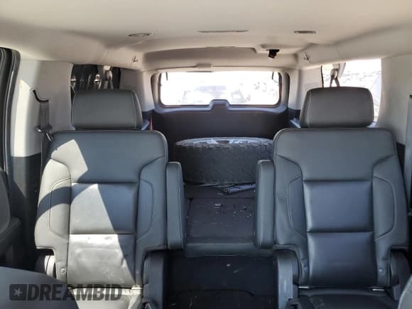 ✅ 2020 Chevrolet Suburban LT • VIN: 1GNSKHKC5LR220492 • Lot: 70640974. Wystawiony na Copart z przebiegiem 99 594 mil. Bezpłatny archiwum sprzedaży aukcyjnych z USA i szczegółowy raport historii pojazdu na DreamBid. Zdjęcie 10.