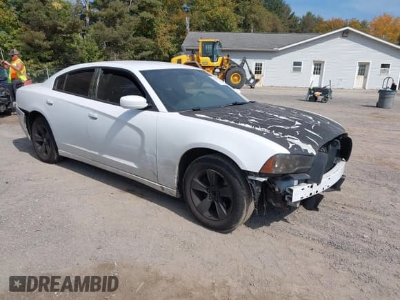 ✅ 2014 Dodge Charger SE • VIN: 2C3CDXBG9EH130371 • Lot: 43228536. Wystawiony na IAAI z przebiegiem 178 105 mil. Bezpłatny archiwum sprzedaży aukcyjnych z USA i szczegółowy raport historii pojazdu na DreamBid. Zdjęcie 1.