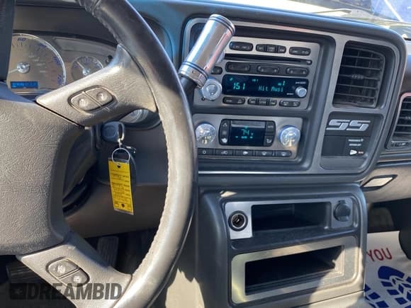 ✅ 2004 Chevrolet Silverado SS • VIN: 2GCEK19N041303732 • Лот: 74617474. Опубликован ранее на Copart с пробегом 200 072 миль. Бесплатный доступ к архиву аукционных продаж из США и подробный отчёт об истории автомобиля на DreamBid. Изображение 9.