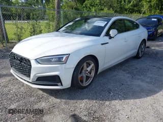✅ 2019 Audi A5 Sportback Premium • VIN: WAUDNCF53KA019594 • Lot: 43612060. Wystawiony na IAAI z przebiegiem 73 210 mil. Bezpłatny archiwum sprzedaży aukcyjnych z USA i szczegółowy raport historii pojazdu na DreamBid. Zdjęcie 2.