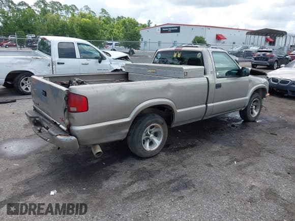 ✅ 2002 GMC Sonoma SLS • VIN: 1GTCS14W528212960 • Лот: 42658195. Опубликован ранее на IAAI с пробегом 189 885 миль. Бесплатный доступ к архиву аукционных продаж из США и подробный отчёт об истории автомобиля на DreamBid. Изображение 4.