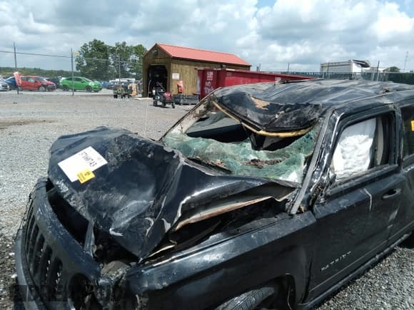 ✅ 2017 Jeep Patriot Sport • VIN: 1C4NJRBB9HD194487 • Lot: 37160743. Wystawiony na IAAI z przebiegiem 160 000 mil. Bezpłatny archiwum sprzedaży aukcyjnych z USA i szczegółowy raport historii pojazdu na DreamBid. Zdjęcie 6.