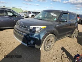 ✅ 2019 Kia Soul + • VIN: KNDJP3A50K7694811 • Lot: 90315075. Wystawiony na Copart z przebiegiem 96 523 mil. Bezpłatny archiwum sprzedaży aukcyjnych z USA i szczegółowy raport historii pojazdu na DreamBid. Zdjęcie 1.