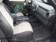 ✅ 2017 Toyota Tacoma SR5 • VIN: 5TFSZ5AN6HX055223 • Лот: 43671159. Опубликован ранее на IAAI с пробегом 210 062 миль. Бесплатный доступ к архиву аукционных продаж из США и подробный отчёт об истории автомобиля на DreamBid. Изображение 5.