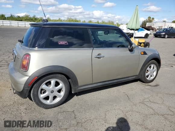 2007 MINI Hardtop с VIN WMWMF335X7TT55451, выставлен на аукционе Copart как лот 85197805 с пробегом 167 048 миль миль и Списание • Salvage title. История ставок и продаж доступна на DreamBid. Изображение 3.