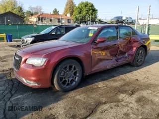 ✅ 2019 Chrysler 300 S • VIN: 2C3CCAGG4KH649042 • Lot: 71439325. Wystawiony na Copart z przebiegiem 103 624 mil. Bezpłatny archiwum sprzedaży aukcyjnych z USA i szczegółowy raport historii pojazdu na DreamBid. Zdjęcie 1.