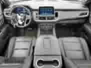 2023 Chevrolet Tahoe RST z VIN 1GNSKRKTXPR365023, wystawiony jako Copart lot #43356725 z przebiegiem 28 425 mil mil oraz Szkoda całkowita • Salvage title. Historia ofert i sprzedaży dostępna na DreamBid. Obrazek 8.