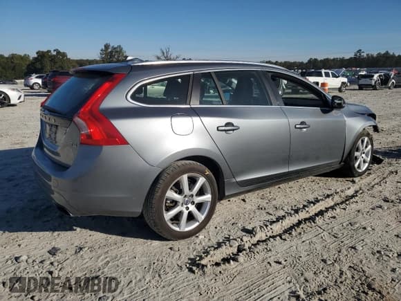✅ 2017 Volvo V60 Premier • VIN: YV140MEK2H1337627 • Lot: 82715315. Listed on Copart with 104,350 mi. Free auction sales archive from the USA and detailed vehicle history report at DreamBid. Image 3.