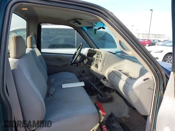 ✅ 1995 GMC Sierra 1500 • VIN: 1GTEC14H6SZ554743 • Lot: 42852890. Wystawiony na IAAI z przebiegiem 93 248 mil. Bezpłatny archiwum sprzedaży aukcyjnych z USA i szczegółowy raport historii pojazdu na DreamBid. Zdjęcie 5.