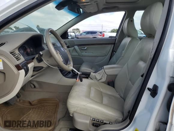 ✅ 2004 Volvo S80 • VIN: YV1TH59H441379574 • Lot: 84460195. Listed on Copart with 135,808 mi. Free auction sales archive from the USA and detailed vehicle history report at DreamBid. Image 7.