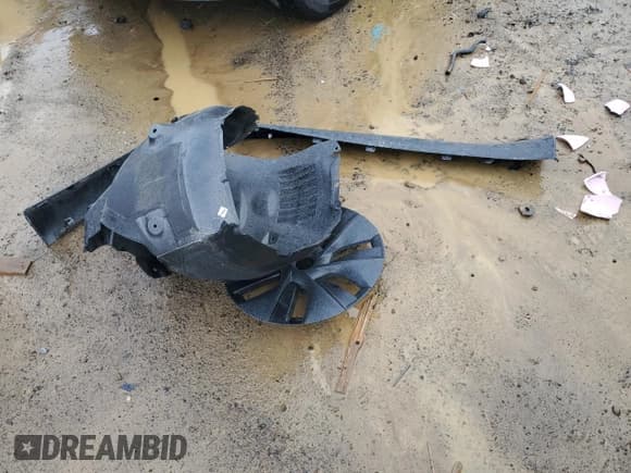 ✅ 2024 Tesla Model Y Long Range • VIN: 7SAYGDEE7RF179424 • Lot: 43061885. Wystawiony na Copart z przebiegiem 4 973 mil. Bezpłatny archiwum sprzedaży aukcyjnych z USA i szczegółowy raport historii pojazdu na DreamBid. Zdjęcie 14.