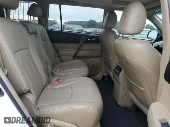 ✅ 2011 Toyota Highlander Limited • VIN: 5TDYK3EH8BS048701 • Lot: 82502425. Listed on Copart with 175,932 mi. Free auction sales archive from the USA and detailed vehicle history report at DreamBid. Image 11.