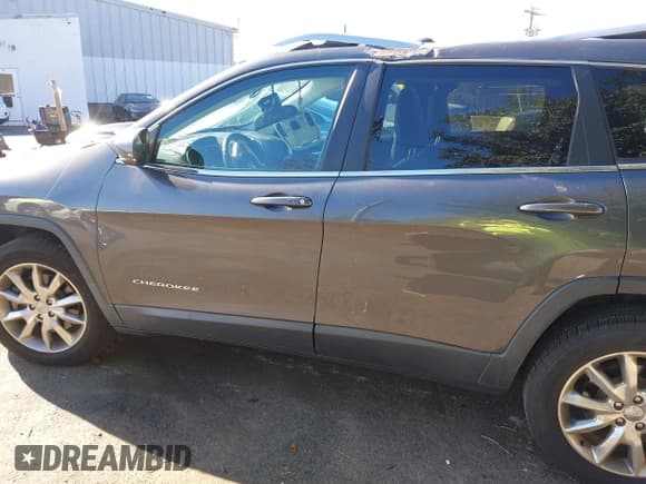 ✅ 2014 Jeep Cherokee Limited • VIN: 1C4PJMDS1EW140450 • Лот: 43660128. Опубликован ранее на IAAI с пробегом 104 040 миль. Бесплатный доступ к архиву аукционных продаж из США и подробный отчёт об истории автомобиля на DreamBid. Изображение 14.