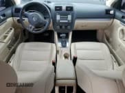 ✅ 2010 Volkswagen Jetta Limited Edition • VIN: 3VWAZ7AJ1AM107144 • Лот: 59029925. Опубликован ранее на Copart с пробегом 144 849 миль. Бесплатный доступ к архиву аукционных продаж из США и подробный отчёт об истории автомобиля на DreamBid. Изображение 8.