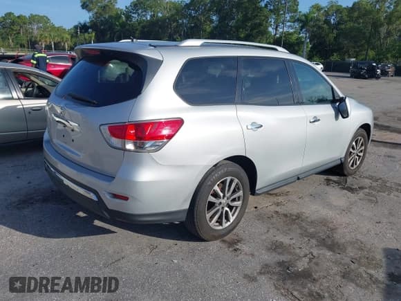 ✅ 2016 Nissan Pathfinder S • VIN: 5N1AR2MN7GC602930 • Lot: 42447462. Listed on IAAI with 182,006 mi. Free auction sales archive from the USA and detailed vehicle history report at DreamBid. Image 4.