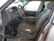 ✅ 2005 Ford Explorer Sport Trac XLS • VIN: 1FMDU77K05UA28706 • Lot: 92113385. Wystawiony na Copart z przebiegiem 225 269 mil. Bezpłatny archiwum sprzedaży aukcyjnych z USA i szczegółowy raport historii pojazdu na DreamBid. Zdjęcie 7.