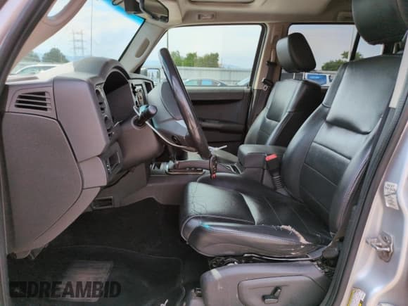 ✅ 2008 Jeep Commander Sport • VIN: 1J8HG48N48C229564 • Lot: 65034805. Wystawiony na Copart z przebiegiem 161 706 mil. Bezpłatny archiwum sprzedaży aukcyjnych z USA i szczegółowy raport historii pojazdu na DreamBid. Zdjęcie 7.