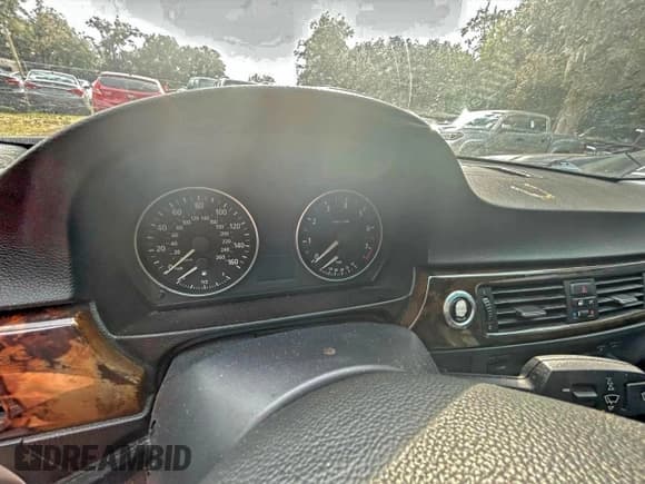 ✅ 2007 BMW 3 Series 328i • VIN: WBAVA37557NE29329 • Лот: 96198485. Опубликован ранее на Copart с пробегом Не указан. Бесплатный доступ к архиву аукционных продаж из США и подробный отчёт об истории автомобиля на DreamBid. Изображение 8.