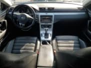 ✅ 2011 Volkswagen CC Sport • VIN: WVWMN7ANXBE712544 • Lot: 57450165. Wystawiony na Copart z przebiegiem 129 020 mil. Bezpłatny archiwum sprzedaży aukcyjnych z USA i szczegółowy raport historii pojazdu na DreamBid. Zdjęcie 8.