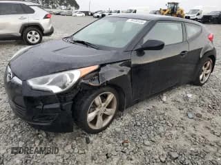 ✅ 2013 Hyundai Veloster w/Gray Int • VIN: KMHTC6AD6DU095649 • Lot: 79720134. Wystawiony na Copart z przebiegiem 162 572 mil. Bezpłatny archiwum sprzedaży aukcyjnych z USA i szczegółowy raport historii pojazdu na DreamBid. Zdjęcie 1.