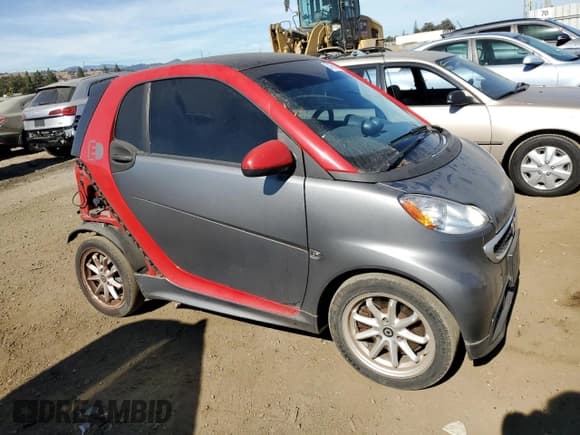 ✅ 2014 Smart fortwo Passion • VIN: WMEEJ9AA6EK792201 • Lot: 74756574. Listed on Copart with 17,282 mi. Free auction sales archive from the USA and detailed vehicle history report at DreamBid. Image 4.