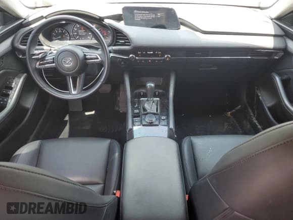 ✅ 2023 Mazda 3 S Carbon Edition • VIN: 3MZBPACM7PM357902 • Lot: 66624775. Wystawiony na Copart z przebiegiem 23 042 mil. Bezpłatny archiwum sprzedaży aukcyjnych z USA i szczegółowy raport historii pojazdu na DreamBid. Zdjęcie 8.