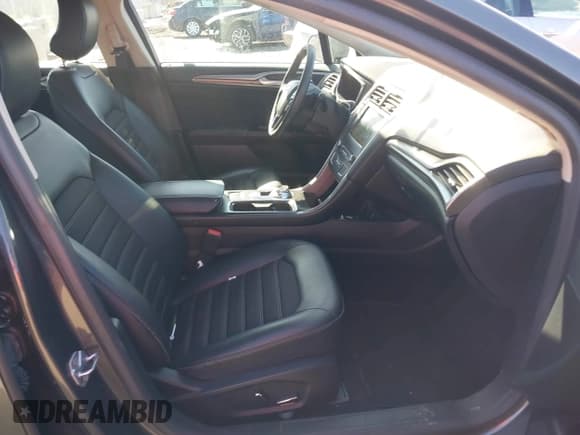 ✅ 2017 Ford Fusion SE • VIN: 3FA6P0HD8HR211638 • Lot: 42029399. Listed on IAAI with 90,262 mi. Free auction sales archive from the USA and detailed vehicle history report at DreamBid. Image 5.