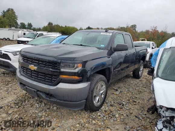 2018 Chevrolet Silverado 1500 Custom z VIN 1GCVKPECXJZ124060, wystawiony jako Copart lot #71775175 z przebiegiem 111 648 mil mil oraz Szkoda całkowita • Salvage title. Historia ofert i sprzedaży dostępna na DreamBid. Obrazek 1.