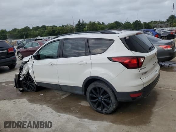 ✅ 2019 Ford Escape SE • VIN: 1FMCU9GD8KUA64342 • Lot: 69411795. Wystawiony na Copart z przebiegiem 120 765 mil. Bezpłatny archiwum sprzedaży aukcyjnych z USA i szczegółowy raport historii pojazdu na DreamBid. Zdjęcie 2.