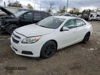 2013 Chevrolet Malibu LT z VIN 1G11C5SA4DF290253, wystawiony jako Copart lot #85428335 z przebiegiem 211 234 mil mil oraz Czysty tytuł • Clean title. Historia ofert i sprzedaży dostępna na DreamBid. Obrazek 1.