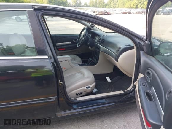 ✅ 2004 Chrysler 300M M • VIN: 2C3HE66G04H692035 • Лот: 42471481. Опубликован ранее на IAAI с пробегом 132 262 миль. Бесплатный доступ к архиву аукционных продаж из США и подробный отчёт об истории автомобиля на DreamBid. Изображение 5.