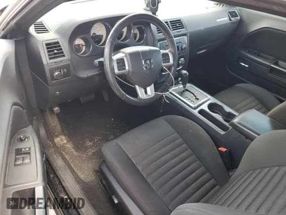 ✅ 2014 Dodge Challenger SXT • VIN: 2C3CDYAG6EH277318 • Lot: 73034984. Wystawiony na Copart z przebiegiem 44 413 mil. Bezpłatny archiwum sprzedaży aukcyjnych z USA i szczegółowy raport historii pojazdu na DreamBid. Zdjęcie 8.